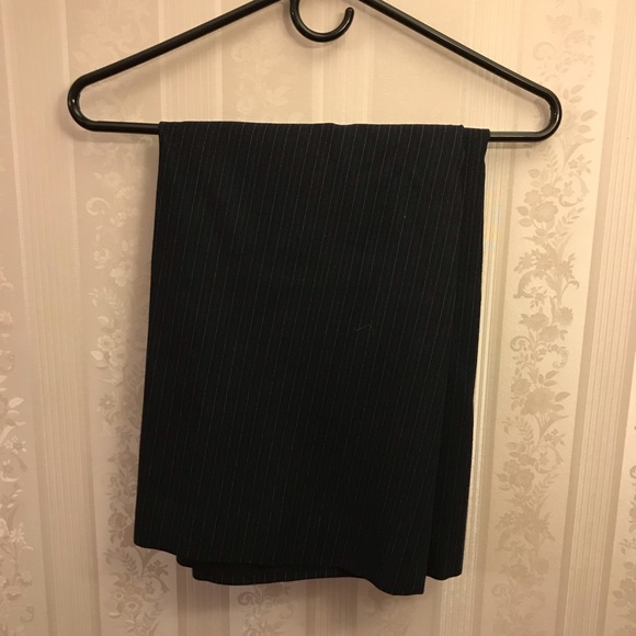 Woman's 3 piece suit - Picture 5 of 6